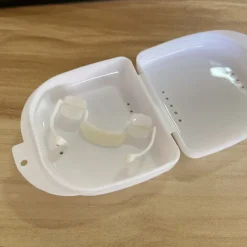 Vampire Fangs, Retractable Halloween Vampire Fangs Teeth, Made of Resin, Werewolf Teeth Glue Set