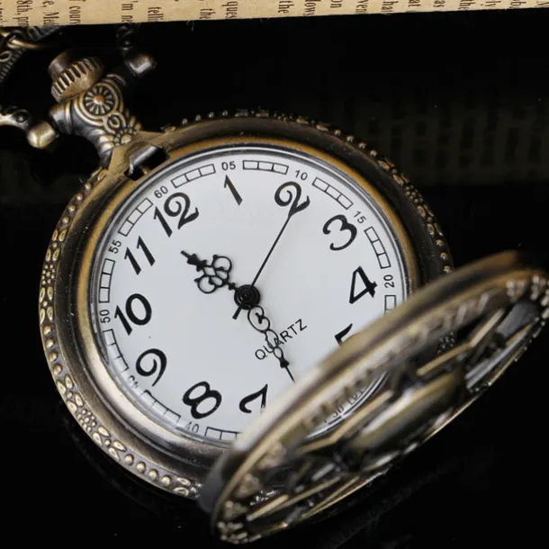 Vintage Bronze Steampunk Quartz Pocket Watch Hollow Carribean Pirate Skull Head Horror with Chain for Men Women Pendant necklace