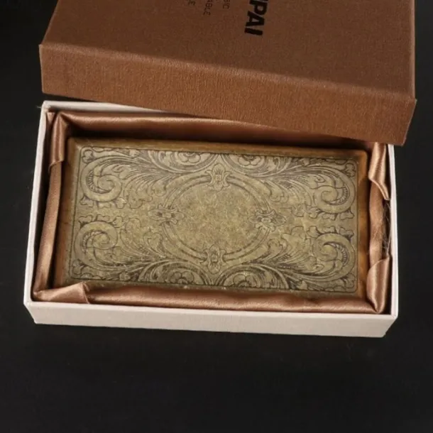 Vintage Cigarette Case, Holds 20 Cigarettes, Lightweight and Portable, Double-Sided with Multiple Patterns, Accessory