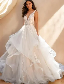 Wedding Dresses Ball Gown Plunge Neck Sleeveless Ruffles Chapel Train Lace Bridal Suits Bridal Gowns With Appliques
