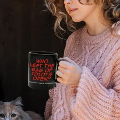 Who Left the Bag of Idiots Open Coffee Mug Black Retro Vintage Ceramic Mug with Graphic Design 12oz/330ml Perfect Gift for Music Lovers Guitarists and Band Members