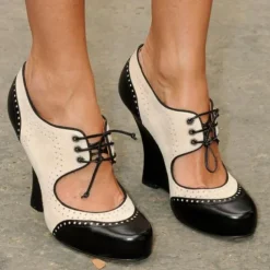 Women's Black and White Vintage Oxford Heels with Lace-Up Design, Retro Chunky Heel Shoes for Formal and Casual Wear