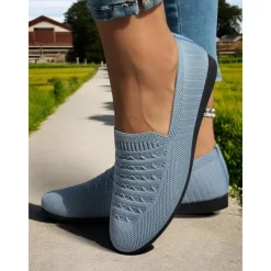 Women's Breathable Flyknit Casual Flats – Lightweight Round Toe Slip-On Shoes for Walking, Travel and Daily Comfort