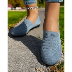 Women's Breathable Flyknit Casual Flats – Lightweight Round Toe Slip-On Shoes for Walking, Travel and Daily Comfort