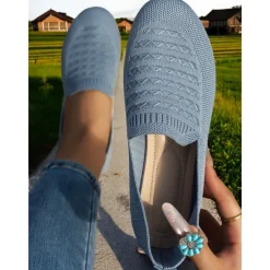 Women's Breathable Flyknit Casual Flats – Lightweight Round Toe Slip-On Shoes for Walking, Travel and Daily Comfort