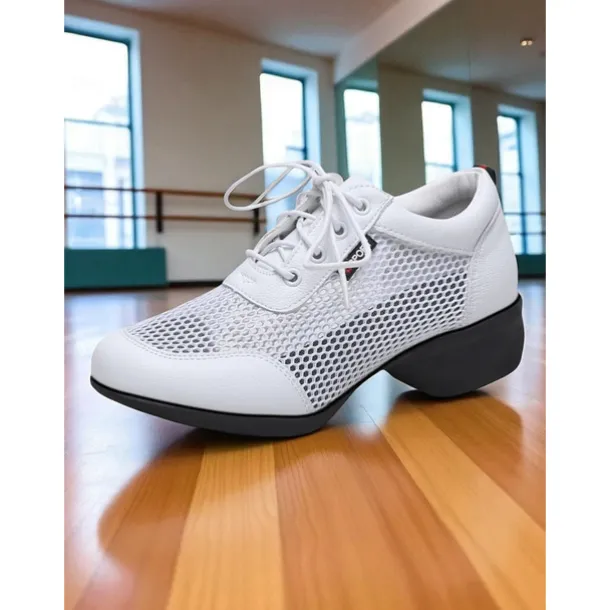 Women's Breathable Mesh Jazz Dance Sneakers - Lightweight Lace-Up Shoes for Professional Practice and Performance