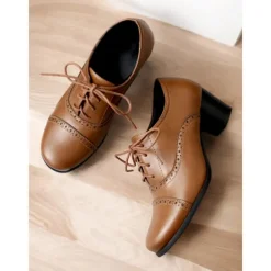 Women's Brown Oxford Shoes with Lace-Up & Brogue Detailing - Classic Mid-Heel for Professional & Vintage Casual Wear