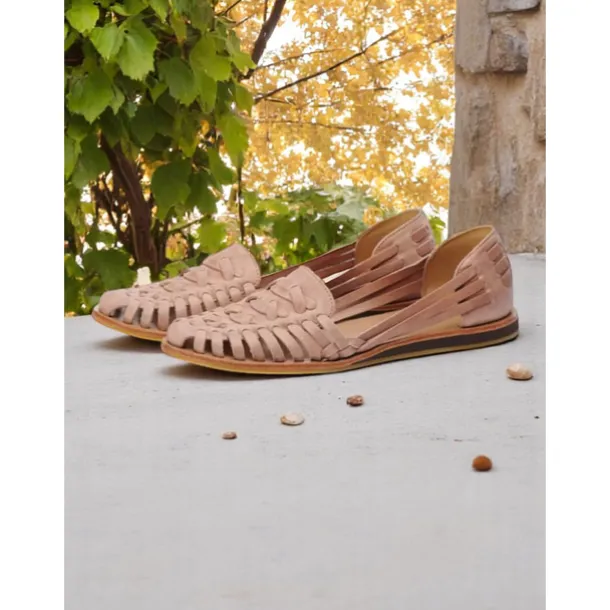 Women's Brown Woven Faux Leather Slip-On Flats – Breathable Vintage Casual Loafers for Spring & Autumn Walks and vacation