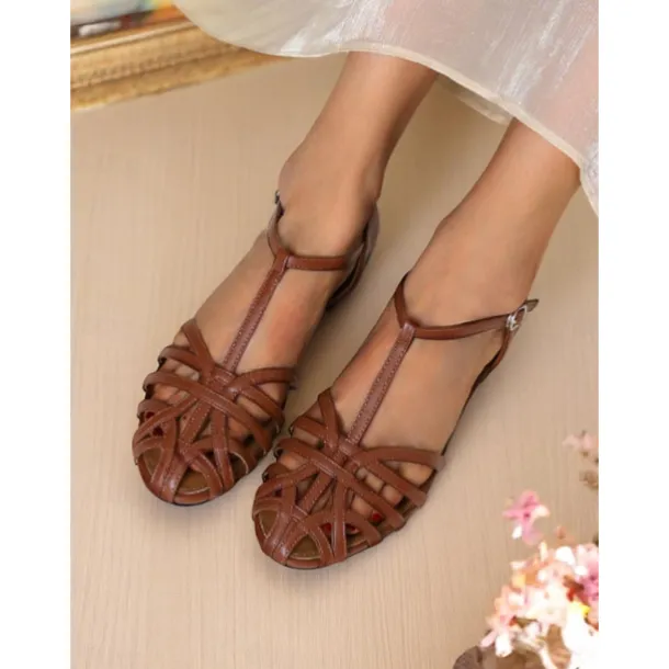 Women's Cream Closed-Toe Strappy Flats – Elegant Gladiator Style Sandals for Casual Wear, Work & Summer Outings