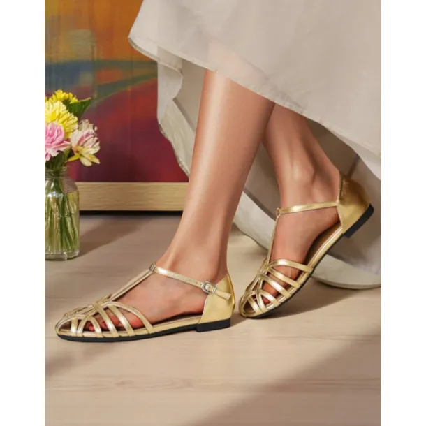 Women's Cream Closed-Toe Strappy Flats – Elegant Gladiator Style Sandals for Casual Wear, Work & Summer Outings