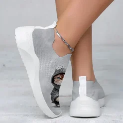Women's Cute Cat Print Slip-On Sneakers, Lightweight and Breathable Walking Shoes, Comfortable and Stylish Casual Footwear, Perfect for Daily Wear