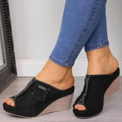 Women's Denim Wedge Sandals – Open-Toe Design with Frayed Hem and Pocket Detail, Casual Slip-On Mules for Everyday Wear