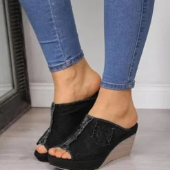 Women's Denim Wedge Sandals – Open-Toe Design with Frayed Hem and Pocket Detail, Casual Slip-On Mules for Everyday Wear