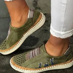 Women's Green Cat Print Slip-On Casual Sneakers – Breathable Loafers with Elastic Panel for Walking, Travel & Everyday Wear