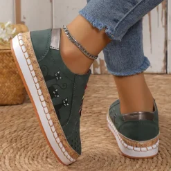 Women's Green Cat Print Slip-On Casual Sneakers – Breathable Loafers with Elastic Panel for Walking, Travel & Everyday Wear