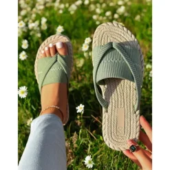 Women's Green Flip-Flop Sandals – Casual and Comfortable Summer Shoes for Beach and Everyday Wear