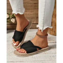 Women's Green Flip-Flop Sandals – Casual and Comfortable Summer Shoes for Beach and Everyday Wear