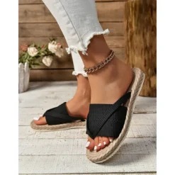 Women's Green Flip-Flop Sandals – Casual and Comfortable Summer Shoes for Beach and Everyday Wear