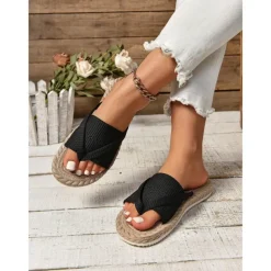 Women's Green Flip-Flop Sandals – Casual and Comfortable Summer Shoes for Beach and Everyday Wear