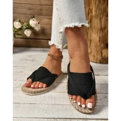 Women's Green Flip-Flop Sandals – Casual and Comfortable Summer Shoes for Beach and Everyday Wear