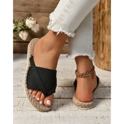 Women's Green Flip-Flop Sandals – Casual and Comfortable Summer Shoes for Beach and Everyday Wear