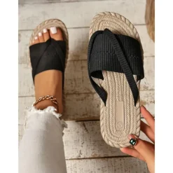 Women's Green Flip-Flop Sandals – Casual and Comfortable Summer Shoes for Beach and Everyday Wear