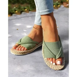 Women's Green Flip-Flop Sandals – Casual and Comfortable Summer Shoes for Beach and Everyday Wear