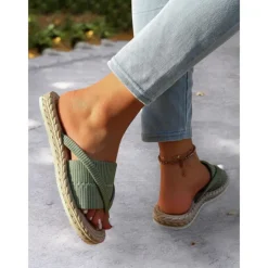 Women's Green Flip-Flop Sandals – Casual and Comfortable Summer Shoes for Beach and Everyday Wear