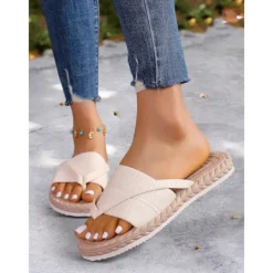 Women's Green Flip-Flop Sandals – Casual and Comfortable Summer Shoes for Beach and Everyday Wear