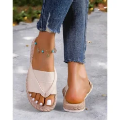 Women's Green Flip-Flop Sandals – Casual and Comfortable Summer Shoes for Beach and Everyday Wear