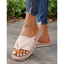 Women's Green Flip-Flop Sandals – Casual and Comfortable Summer Shoes for Beach and Everyday Wear