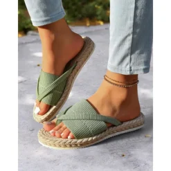 Women's Green Flip-Flop Sandals – Casual and Comfortable Summer Shoes for Beach and Everyday Wear
