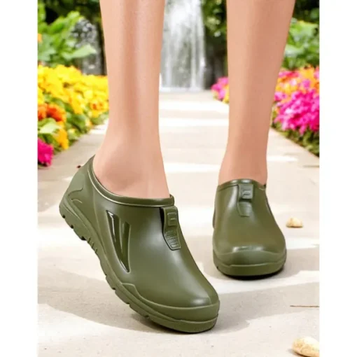 Women's Practical Green Slip-On Garden Shoes – Durable, Lightweight, Ideal for Gardening, Outdoor Work, and Casual Wear