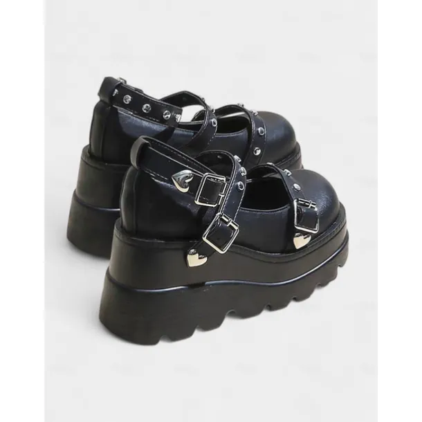Women's 1980s Black Platform Mary Jane Shoes with Buckles and Heart Studs – Gothic Punk Lolita Style for Halloween, Cosplay and Night Out