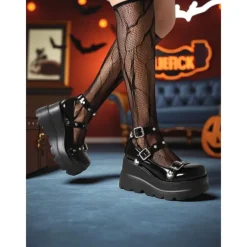 Women's 1980s Black Platform Mary Jane Shoes with Buckles and Heart Studs – Gothic Punk Lolita Style for Halloween, Cosplay and Night Out