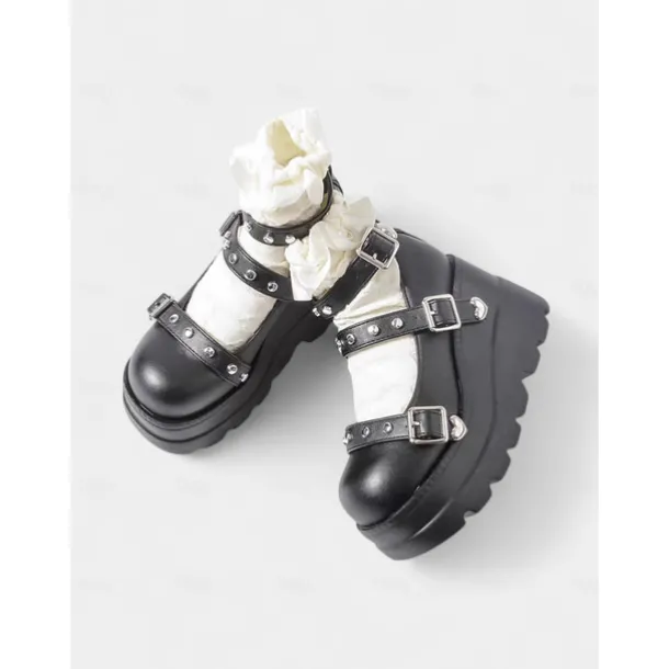 Women's 1980s Black Platform Mary Jane Shoes with Buckles and Heart Studs – Gothic Punk Lolita Style for Halloween, Cosplay and Night Out