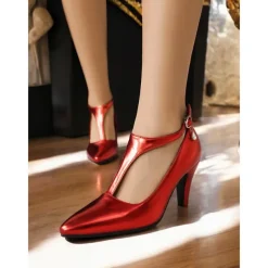 Women's 1980s Elegant Metallic Silver T-Strap Heels with Pointed Toe and Buckle Detail – Perfect for Evening Parties or Formal Events