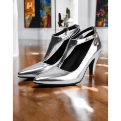 Women's 1980s Elegant Metallic Silver T-Strap Heels with Pointed Toe and Buckle Detail – Perfect for Evening Parties or Formal Events
