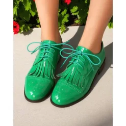 Women's 1950s Green Patent Leather Oxford Shoes – Retro Lace-Up Brogues with Fringe Detail for Spring Outfits or Garden Parties