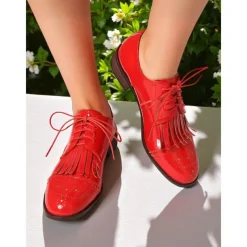 Women's 1950s Green Patent Leather Oxford Shoes – Retro Lace-Up Brogues with Fringe Detail for Spring Outfits or Garden Parties