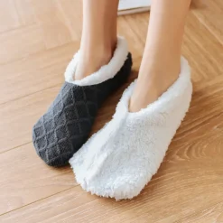 Women's Sherpa Lined Slipper Socks Non Slip Fuzzy Non-Slip Warm Fall & Winter Knit Coral Fleece Socks, Cozy Plush Floor Socks for Fall & Winter