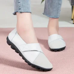 Women's Slip-on Loafers Round Toe Comfy Flat Shoes Casual Faux Leather Flats