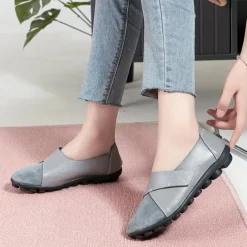 Women's Slip-on Loafers Round Toe Comfy Flat Shoes Casual Faux Leather Flats