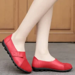 Women's Slip-on Loafers Round Toe Comfy Flat Shoes Casual Faux Leather Flats