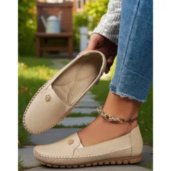Women's Slip-On Moccasins with Decorative Flower – Soft Comfortable Loafers for Everyday, Casual Outings and Relaxing Walks