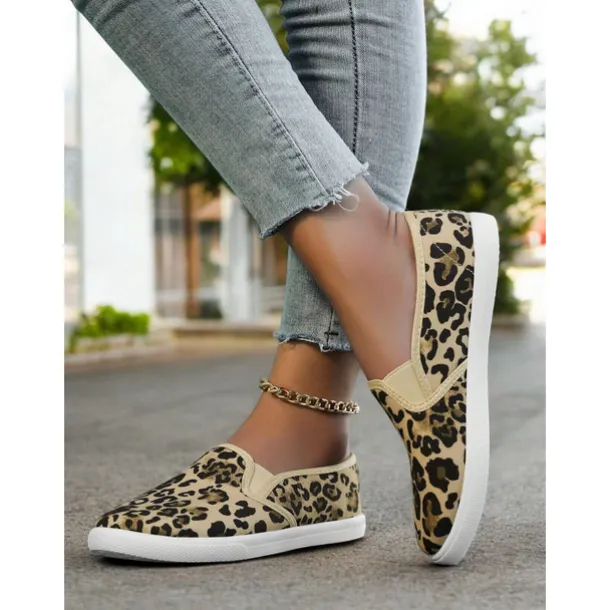 Women's Vibrant Mandala Print Slip-On Canvas Shoes – Casual and Comfortable Flats for Everyday Wear and Travel