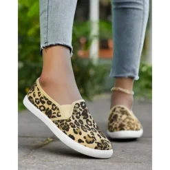 Women's Vibrant Mandala Print Slip-On Canvas Shoes – Casual and Comfortable Flats for Everyday Wear and Travel