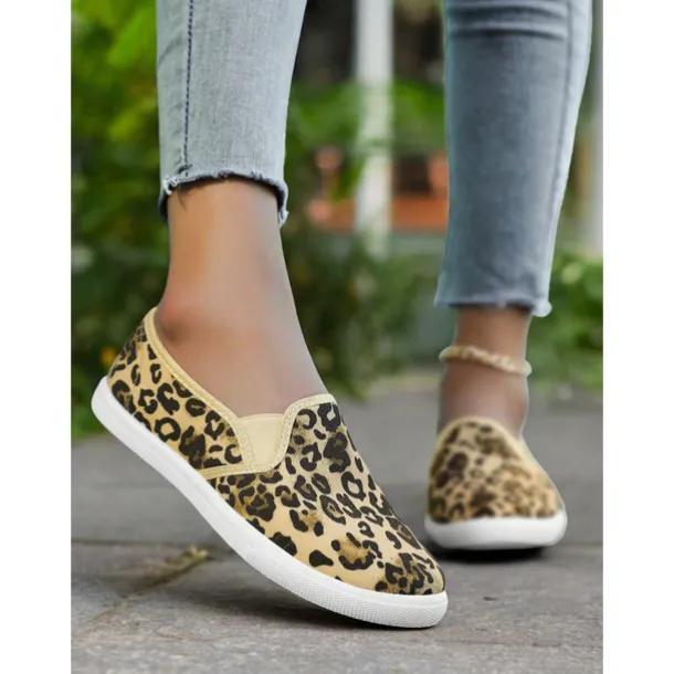 Women's Vibrant Mandala Print Slip-On Canvas Shoes – Casual and Comfortable Flats for Everyday Wear and Travel