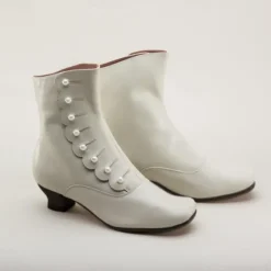 Women's Victorian Brown Leather Buttoned Ankle Boots - Ideal for Vintage Themed Events and Unique Everyday Style