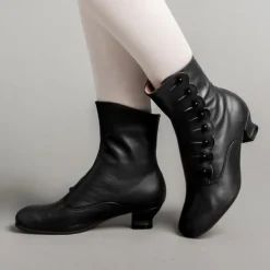 Women's Victorian Brown Leather Buttoned Ankle Boots - Ideal for Vintage Themed Events and Unique Everyday Style